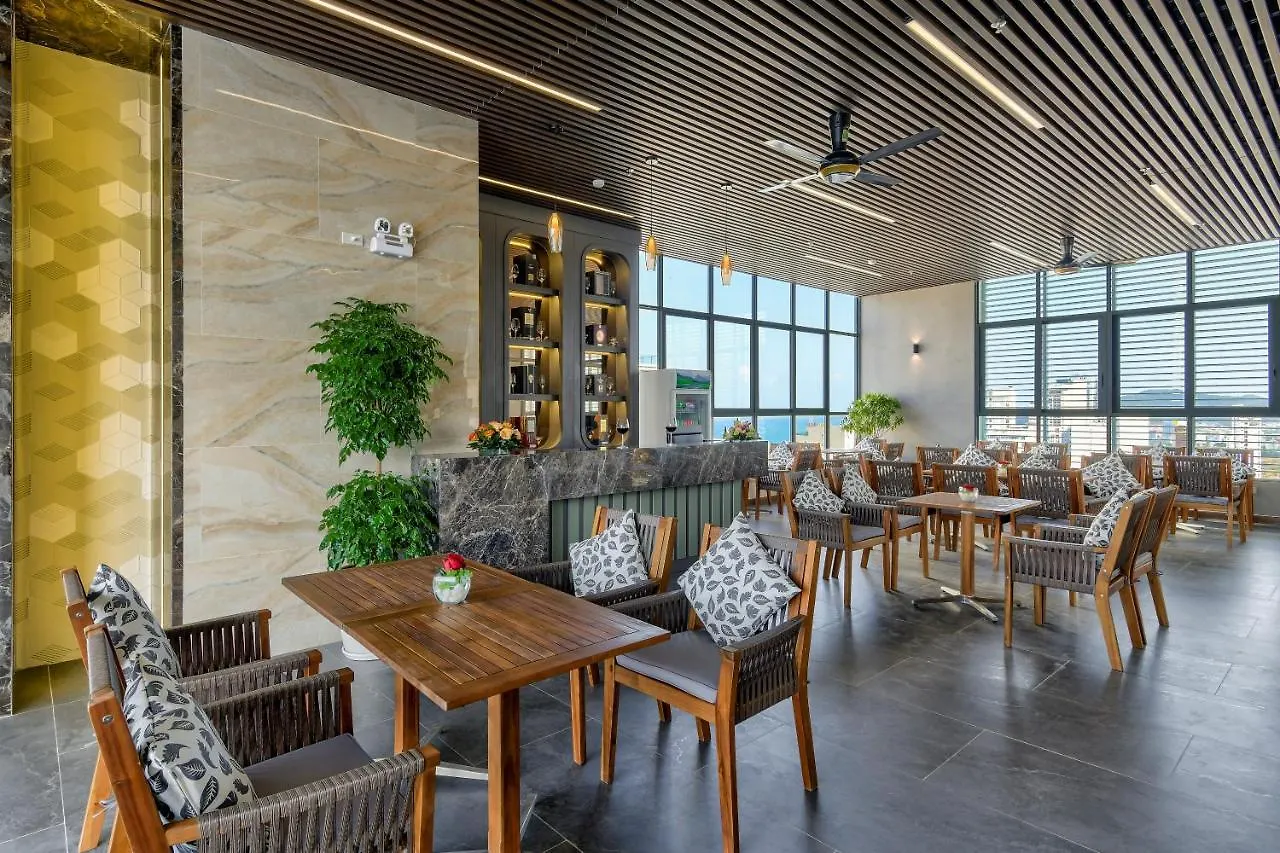 Maris Hotel Nha Trang 4*,